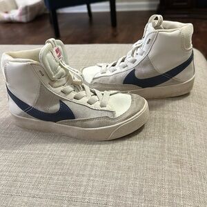 Nike Blazer Mid shoes